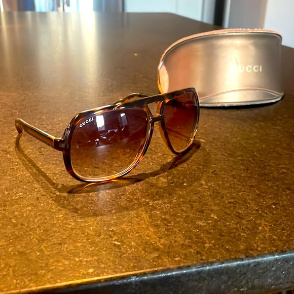 Gucci Aviator sunglasses. Unisex
